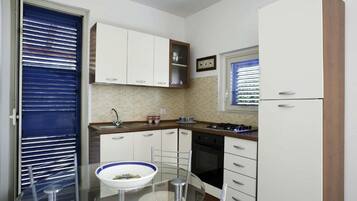 Apartment, 2 Bedrooms, Smoking, Patio | Bahagian dalam