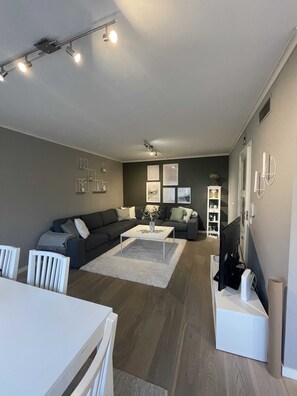 Room, 1 Bedroom | Living room - Room in Apartment - Apartment With one Bedrooms and Parking in the City of Stavanger (Stavanger)