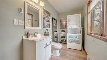 Nhà, 4 phòng ngủ, lò sưởi | Phòng tắm | Đồ dùng nhà tắm miễn phí, khăn tắm