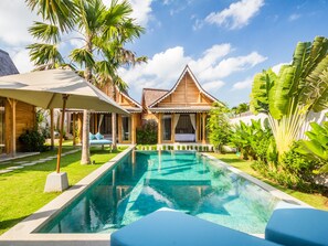 Exterior - Affordable 3 Bedrooms Private Pool Villa Near Seminyak (Kerobokan)