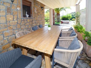 Villa, 6 chambres, balcon | Restauration en plein air