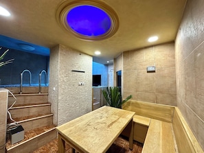 Villa, 6 Bedrooms, Balcony | Interior