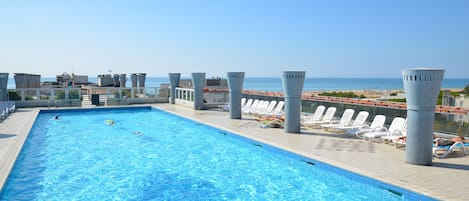 Departamento, 1 habitación, balcón | Alberca | Alberca al aire libre