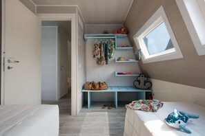 House, 3 Bedrooms, Balcony
