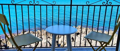 Room, 1 Bedroom, Balcony, Ocean View | Property grounds