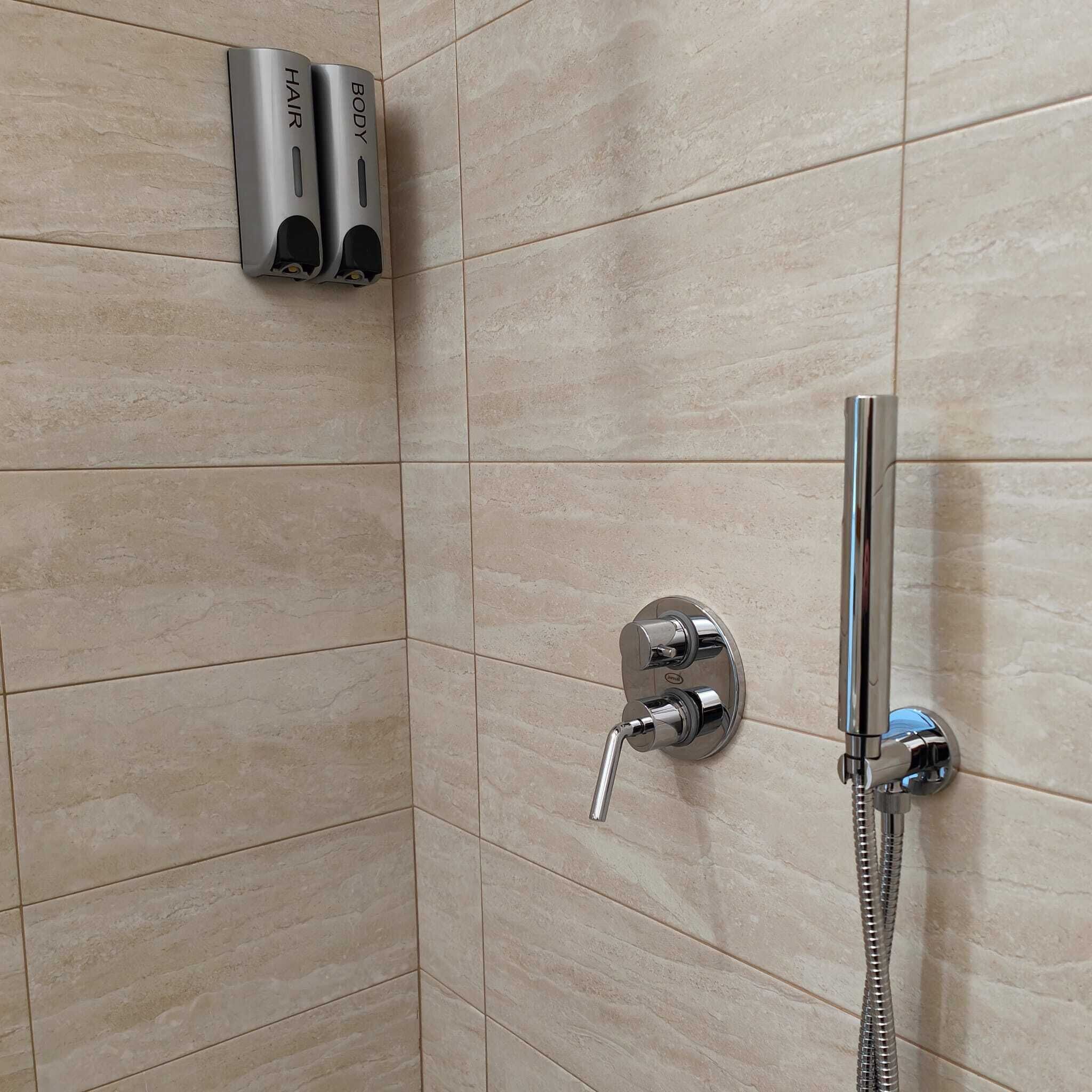 Zimmer, 1 Schlafzimmer, Balkon, Meerblick | Badezimmer | Kostenlose Toilettenartikel, Handtücher