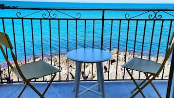 Room, 1 Bedroom, Balcony, Ocean View | Property grounds