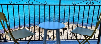 Room in Guest Room - Central Room With Balcony And Amazing Sea View