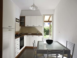 Appartement, 2 chambres, fumeurs, balcon | Salle à manger