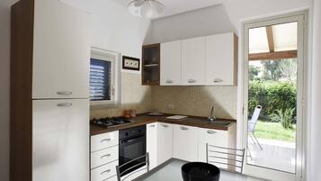 Apartment, 2 Bedrooms, Smoking, Balcony | Dining room