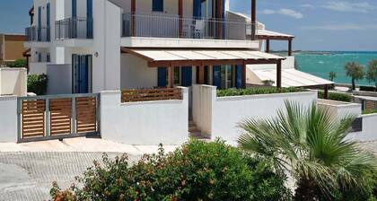 Dolce Mare 2 - Sea Front Apartment - Large Terrace - Wifi and Private Parking