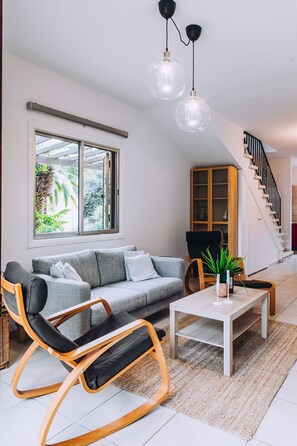 Maison, 2 chambres, fumeurs, balcon | Salle de séjour