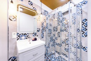 Apartment, 1 Bedroom, Terrace, City View | Bathroom shower - Ackerburgerhof Ballstrase Num18 (Quedlinburg)