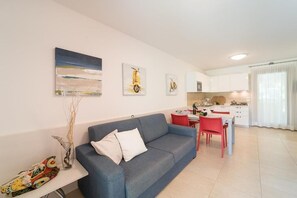 Apartment, 2 Schlafzimmer, Terrasse | Wohnbereich