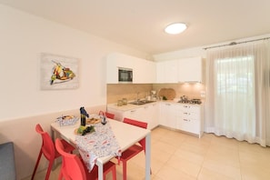 Appartamento, 2 camere da letto, patio | Pasti