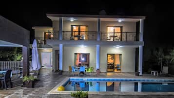 Villa, 5 Schlafzimmer, Raucher, eigener Pool | Sonnenterrasse