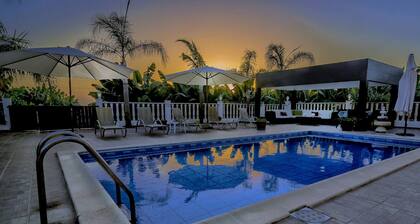 Impressive Villa Exclusive Sea Caves Walk to Taverns Sleeps 11 Ref 507