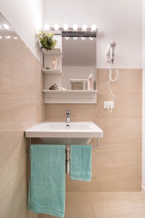 Departamento, 2 habitaciones, refrigerador | Baño