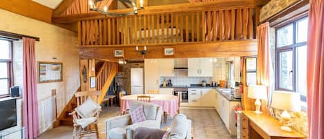 Loft, camere multiple, fumatori, patio | Ristoranti