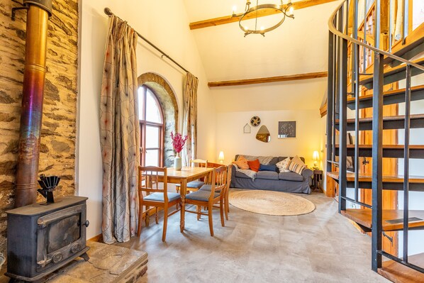 Loft, vários quartos, para fumantes, varanda | Sala de estar
