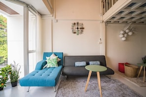 Appartement, 2 chambres, balcon | Coin séjour