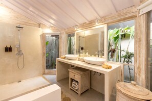 别墅, 4 间卧室, 阳台, 花园景观 | 浴室 | 免费洗浴用品、毛巾