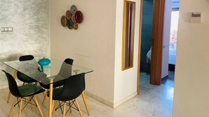 Appartement, 2 chambres, accessible aux personnes à mobilité réduite, terrasse | Salle à manger