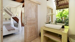 Villa, 4 Bedrooms, Smoking, Private Pool - "stunning 4 Bedrooms Private Pool Villa in Canggu" (Canggu)