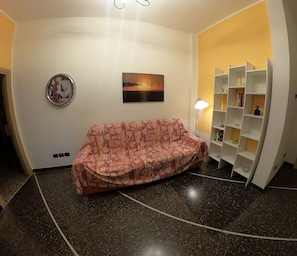 Maison, plusieurs chambres, balcon | Coin séjour