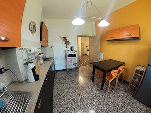 House, Multiple Bedrooms, Balcony | Dapur peribadi