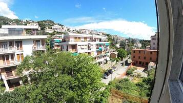 Casa, camere multiple, balcone | Interni