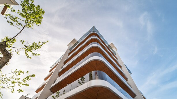 A modern building with multiple balconies and a clear sky. - Elegant Residenza Monica 2 Two Bedroom C6 Sleeps 6 (Lignano Sabbiadoro)