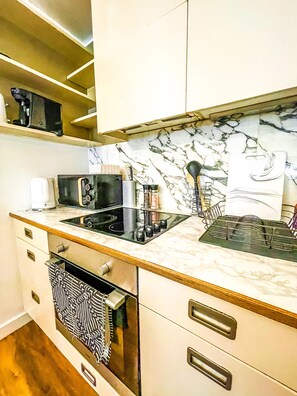 Apartment | Private kitchen | Fridge, microwave, oven, stovetop