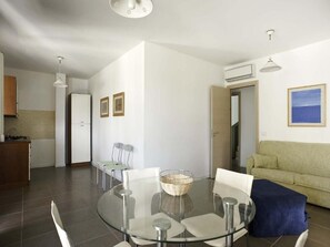 Dining - Dolce Mare 4 - Sea Front - Large Balcony - Sandy Beach (Modica)