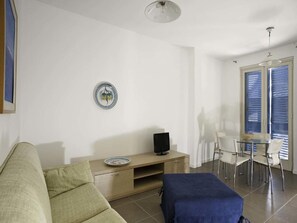 Dining - Dolce Mare 4 - Sea Front - Large Balcony - Sandy Beach (Modica)
