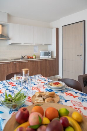 Departamento, 2 habitaciones, balcón | Restaurantes