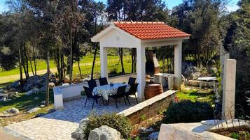 House, 2 Bedrooms, Smoking, Balcony | BBQ/picnic area