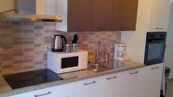 House, 2 Bedrooms, Smoking, Balcony | Interior