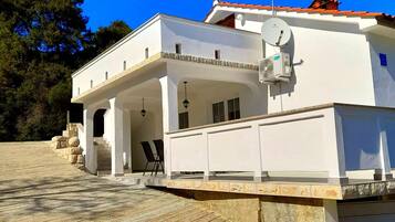 House, 2 Bedrooms, Smoking, Balcony | Balcony