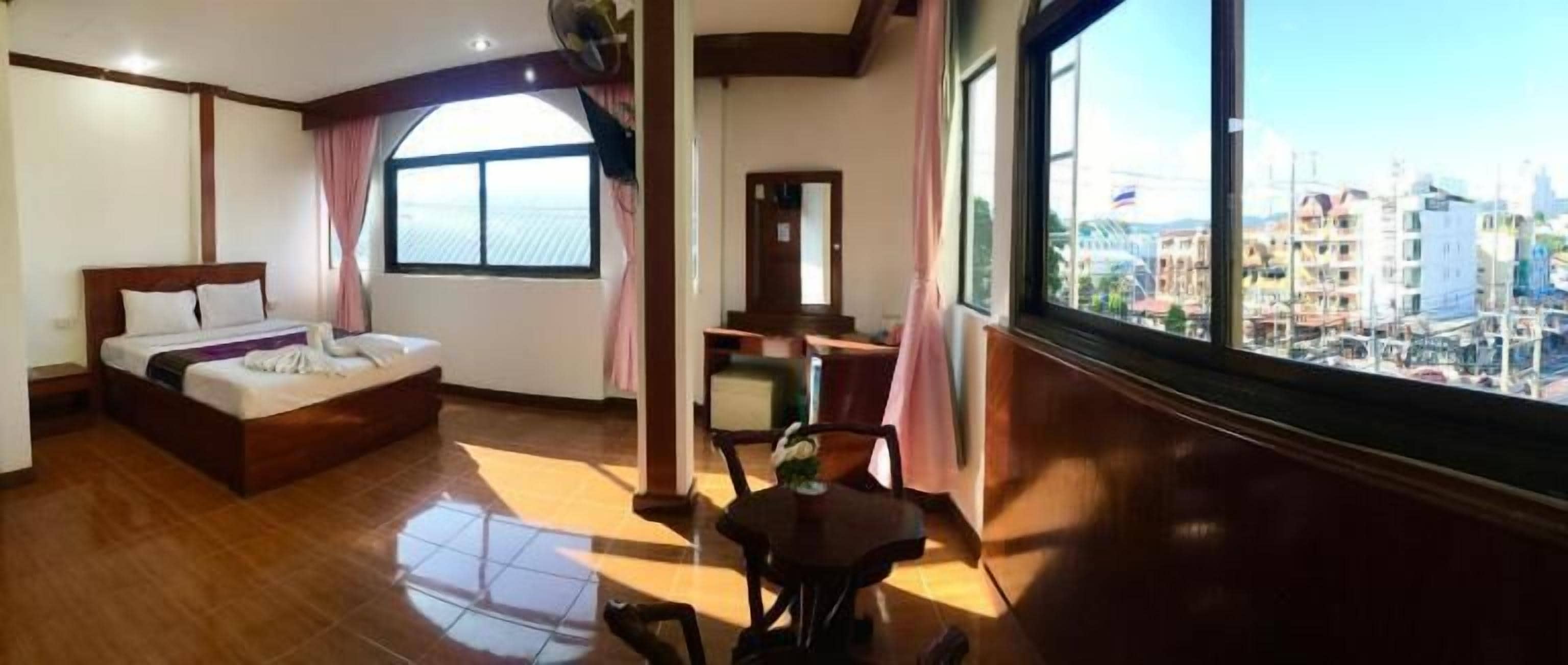 Photo - Centre Point Patong