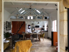 المنشأة من الداخل