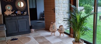 The former barn, house with swimming pool on 5500 m2 of parkland,