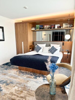 Habitación triple Deluxe | Ropa de cama de alta calidad y minibar (con algunos artículos gratuitos)