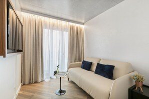 Suite familiale | Area soggiorno | TV LED 43 pollici con canali via cavo, TV, pavimenti riscaldati