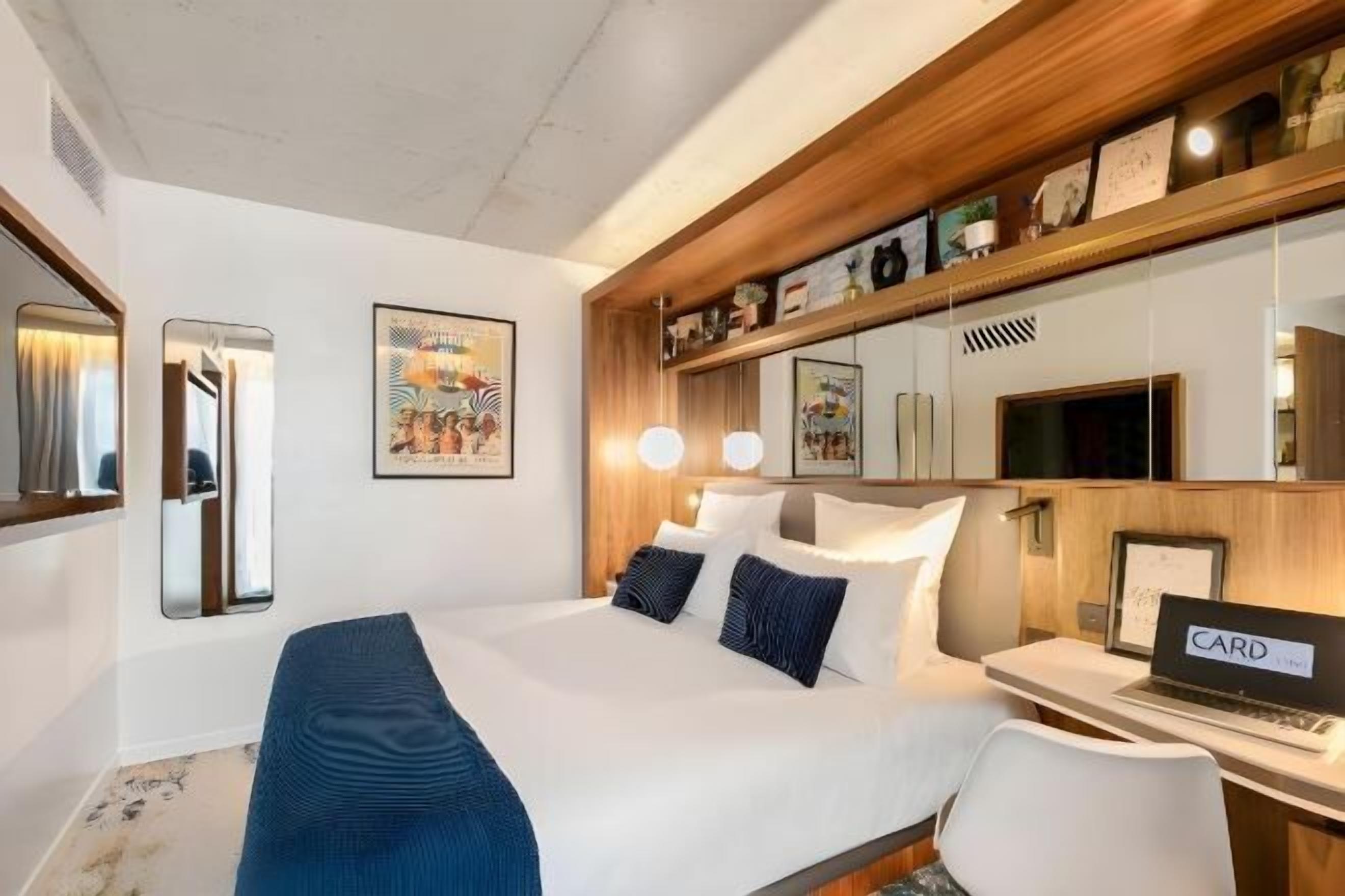 Roba de llit d'alta qualitat i minibar amb articles gratuïts 