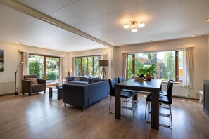 Family Chalet, 2 Bedrooms, Non Smoking, Terrace | Living area