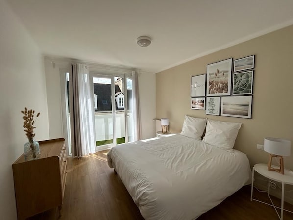2 bedrooms, desk, iron/ironing board, travel cot