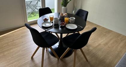 Les baigneuses, in the heart of the Saint-Michel district in Saint-Brieuc, garage