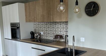 Les baigneuses, in the heart of the Saint-Michel district in Saint-Brieuc, garage