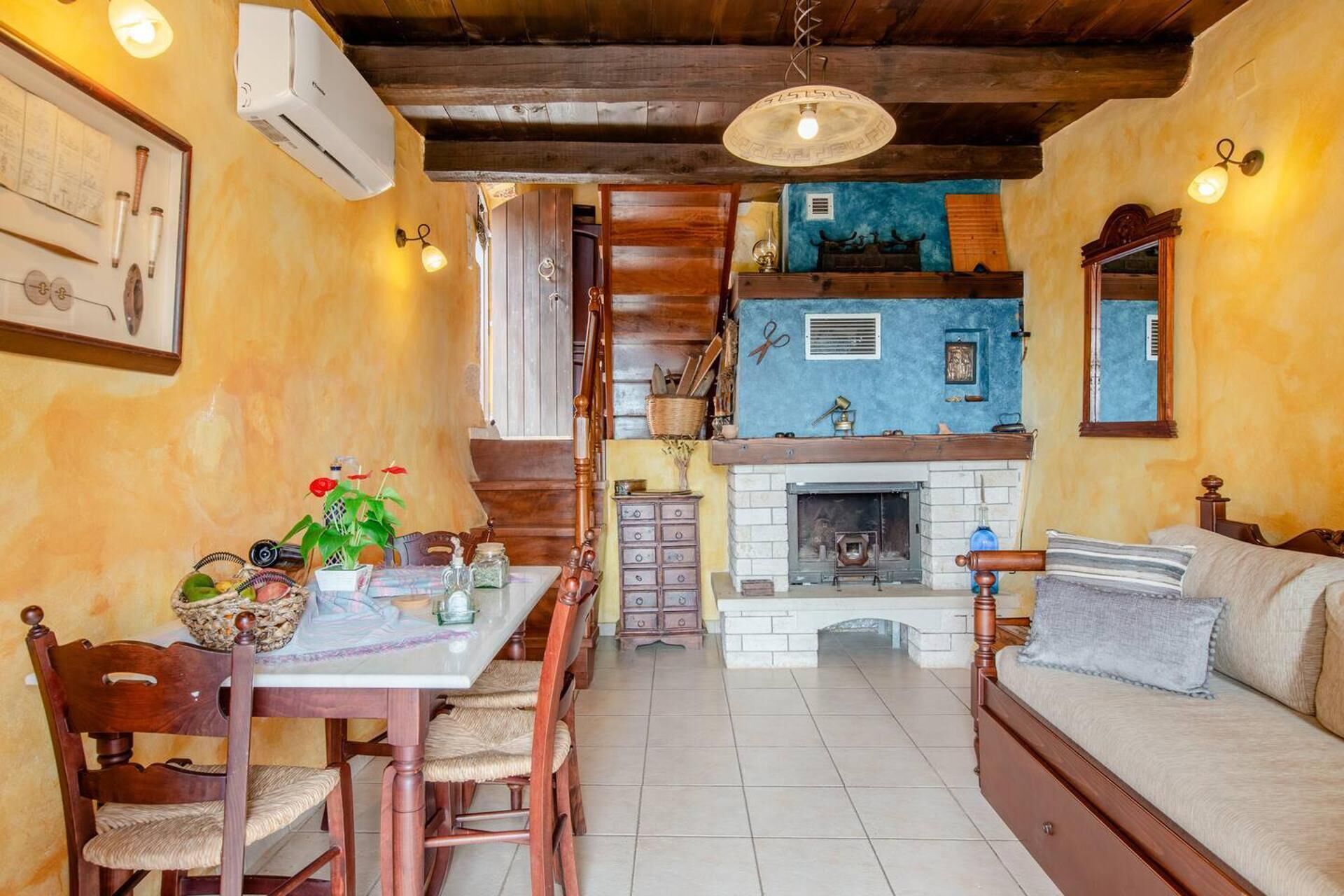 Huis | Privékeuken | Een koelkast, een magnetron, een oven, een kookplaat